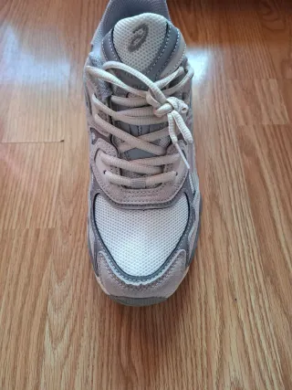 Zapatillas Asics beige