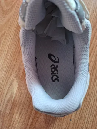 Zapatillas Asics beige