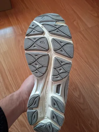 Zapatillas Asics beige