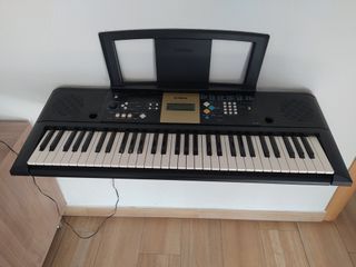 Teclado Yamaha YPT-220 + Soporte Pared