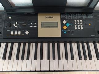 Teclado Yamaha YPT-220 + Soporte Pared