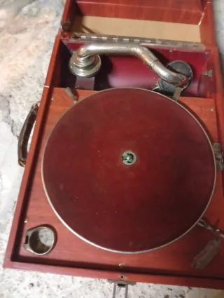 Gramola Maleta Siglo XIX