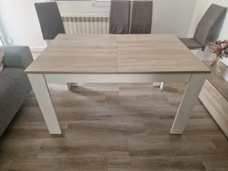 Mesa de comedor madera y blanca
