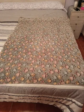 Manta para mascotas con huellas