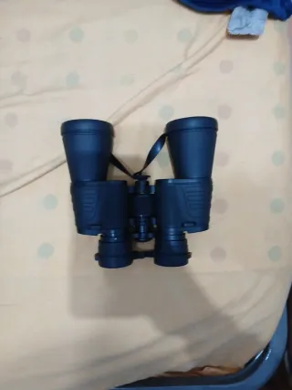 Prismáticos negros con funda