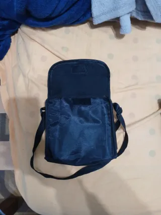 Prismáticos negros con funda