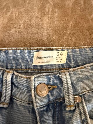 Vaquero Stradivarius wide leg con roturas talla 34