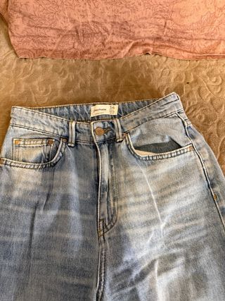 Vaquero Stradivarius wide leg con roturas talla 34