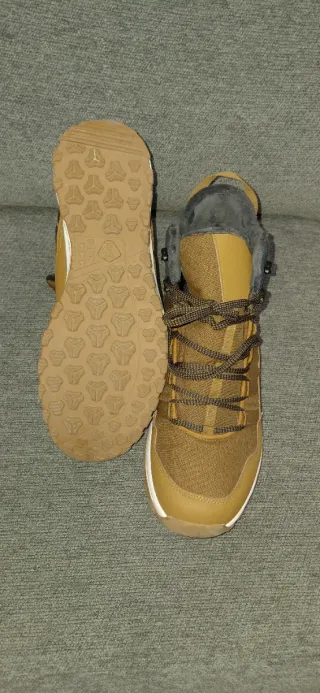 Botas Quechua Waterproof Talla 47 Marrón sin uso!!