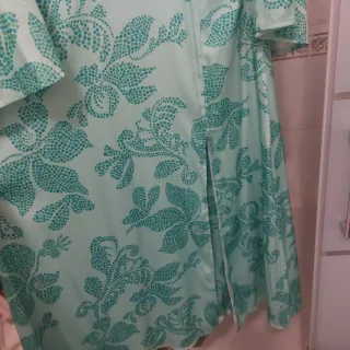 Vestido invitada verde agua estampado