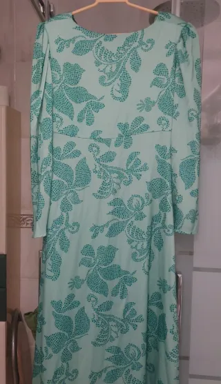 Vestido invitada verde agua estampado