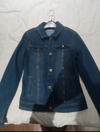 Cazadora vaquera con detalles