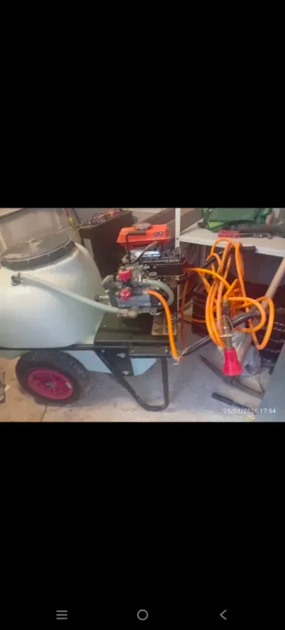 Sulfatadora con motor y manguera