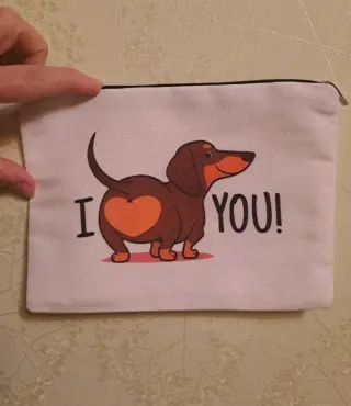 Pochette per trucco con bassotto e cuore