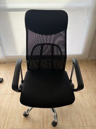 Silla de oficina ergonómica negra
