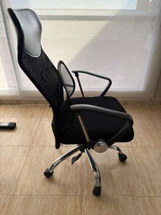 Silla de oficina ergonómica negra