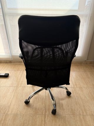 Silla de oficina ergonómica negra