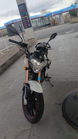 Moto Keeway RKV 125 Blanca