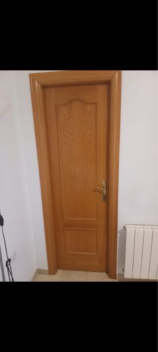 Puertas de madera, mas dos con cristalera