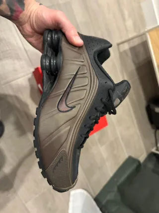 Zapatillas Nike Shox Negras y Marrones