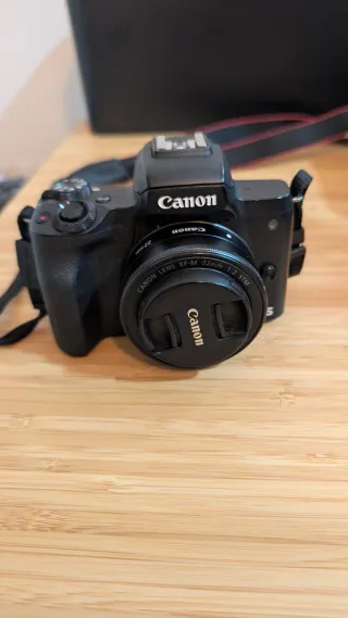 Canon m50 + objetivo canon ef-m 22 f2