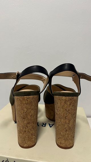 Tacones plataforma verdes y negros