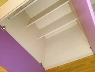 Tren cama nido con armario y escaleras. Urge