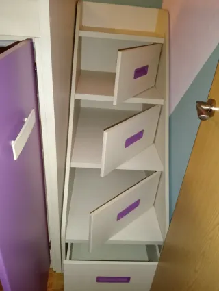 Tren cama nido con armario y escaleras. Urge