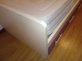 Tren cama nido con armario y escaleras. Urge