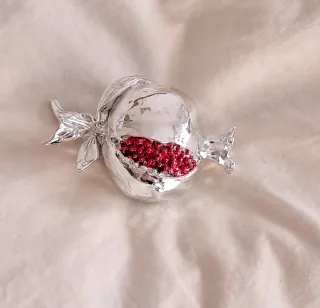 Melograno in gesso decorativo