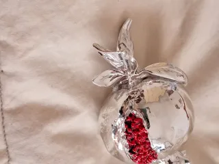 Melograno in gesso decorativo