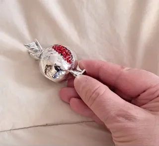 Melograno in gesso decorativo