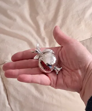 Melograno in gesso decorativo