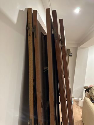 5 puertas de madera (2 con cristalera)