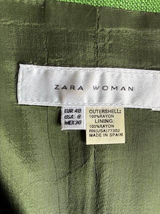 Chaqueta Zara verde con cinturón