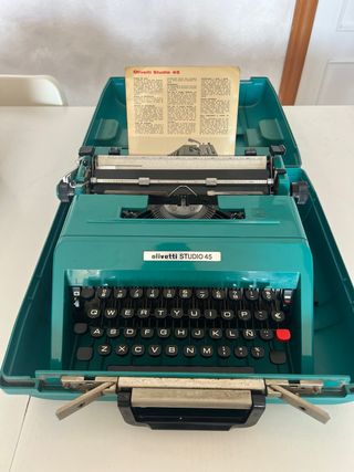 Máquina de escribir Olivetti Studio 45