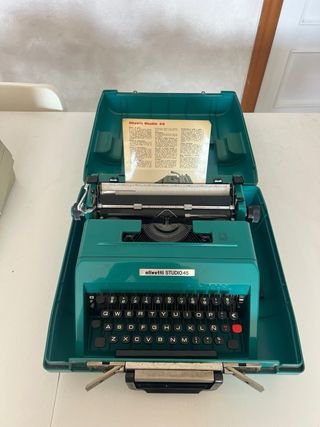 Máquina de escribir Olivetti Studio 45