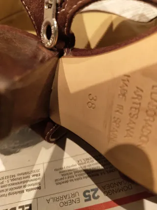 Sandalias Marrones de ante ,piel con flecos