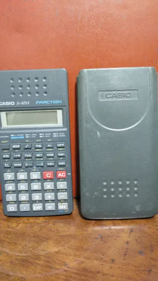 Calculadora Científica Casio fx-82SX.