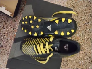 Botas de fútbol Adidas niño negras y amarilla n 30