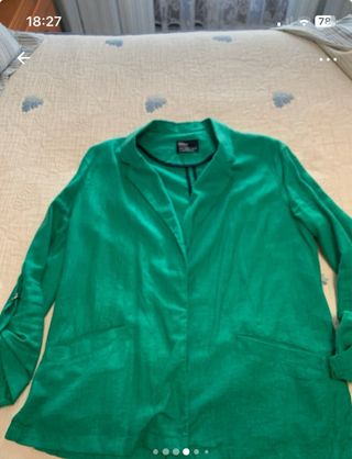 Chaqueta verde Bershka talla S