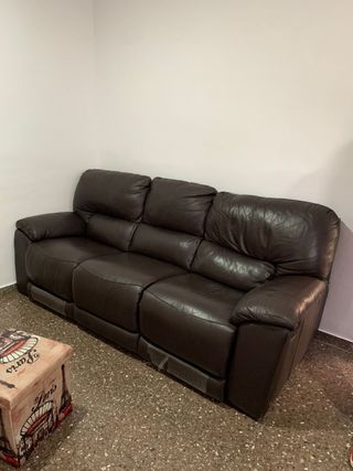 Sofá de piel sintética marrón
