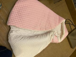 Saquito capazo rosa con capucha