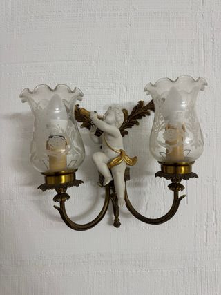 Pareja de apliques antiguos con querubines