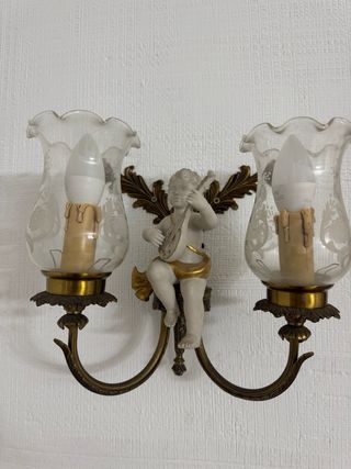 Pareja de apliques antiguos con querubines