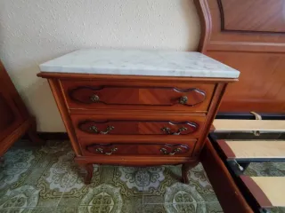 Cabecero y mesitas de noche madera