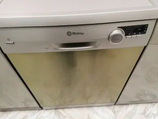 Lavavajillas marca balay  gris 3 bandejas