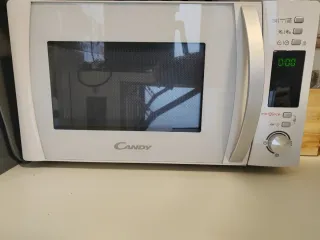 Microondas Candy Blanco. Zona Barajas