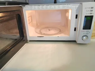 Microondas Candy Blanco. Zona Barajas