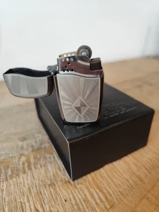 Zippo BLU High Polish Chrome Accendino a Gas